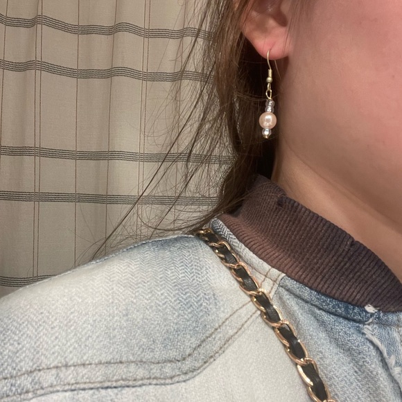 Beaded Pearl drop earrings: Nicknamed <The Evi Earring> - Picture 4 of 4